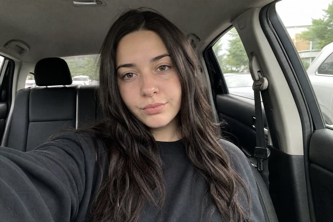 Before applying the Viral Car Mirror Selfie prompt
